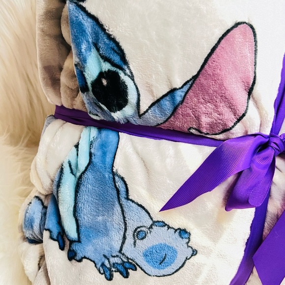 Stitch Blanket - Picture 2 of 3